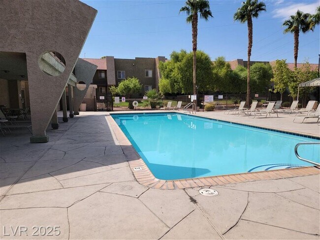 Building Photo - Adorable unit in Bella Vita community!