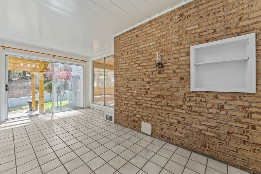 Building Photo - 1055 Inverness Rd