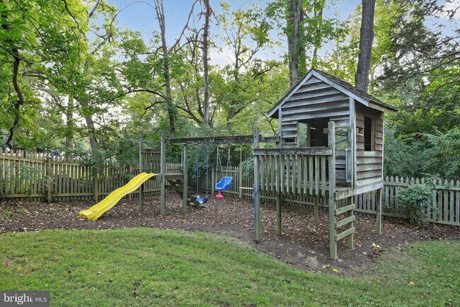 Building Photo - 9302 W Parkhill Dr