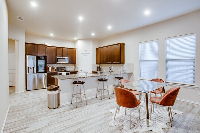 Dining/kitchen - 9905 Virginia Ave