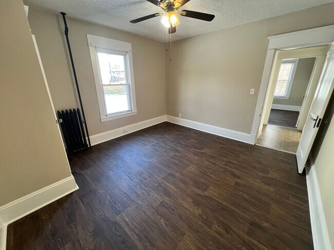 Building Photo - 25-27 Maple St