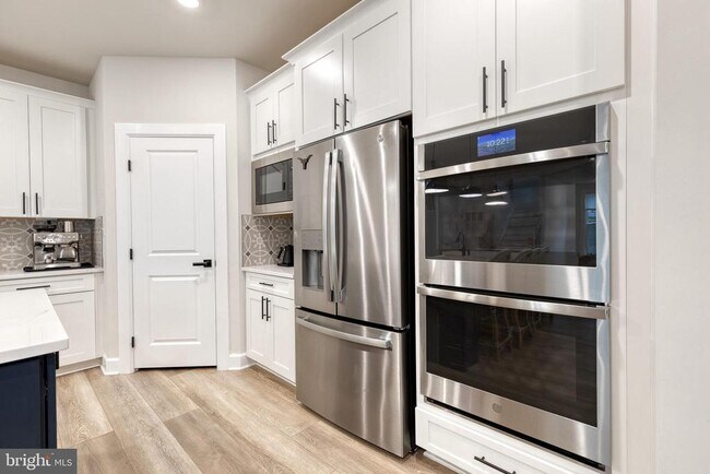 Building Photo - 7679 Cross Creek Dr