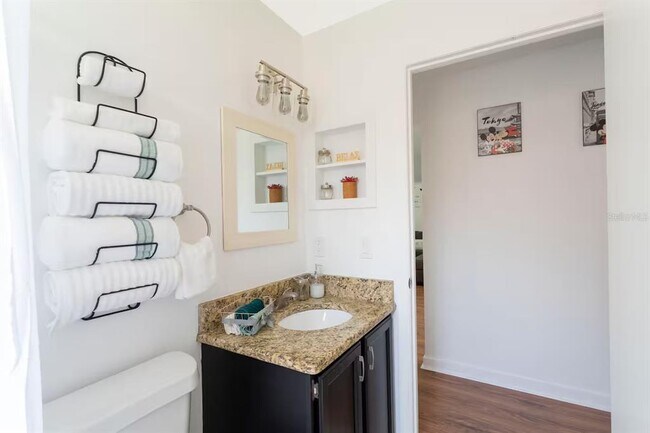 Building Photo - 751 Country Woods Cir