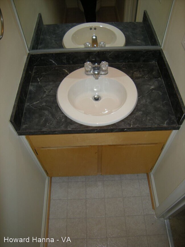 Building Photo - 3 br, 2.5 bath House - 10 Miranda Court