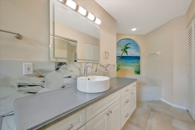 Building Photo - 3BR/2.5BA Private Pool Home | Chestnut Creek Community in Venice