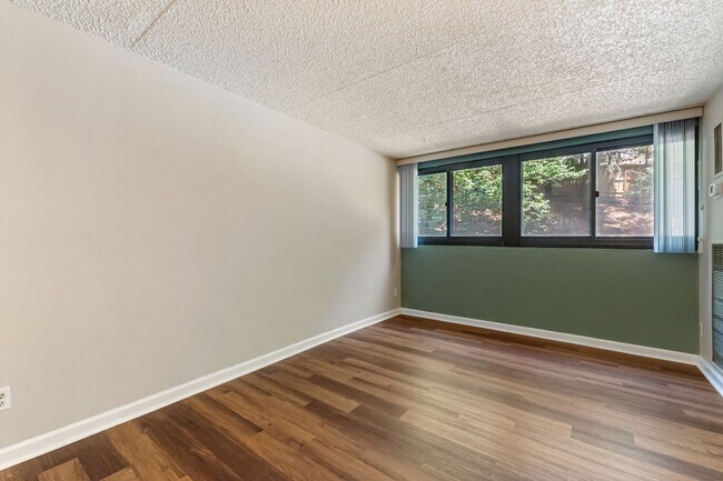 Building Photo - 5911 Edsall Rd