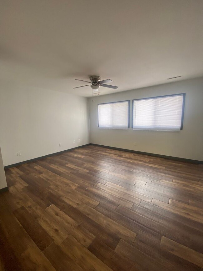 Building Photo - 4861 Tama St SE