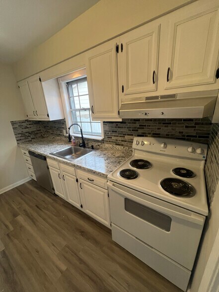 Building Photo - 1515 S Ruston Ave