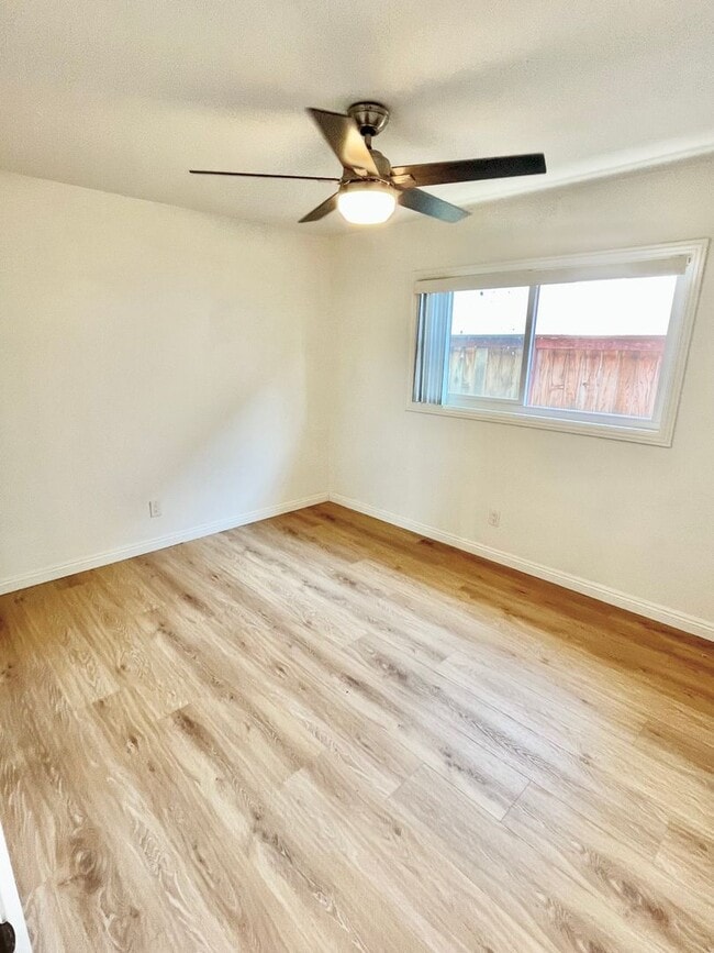 Building Photo - 2 bed 1 bath Apt in North Park Area