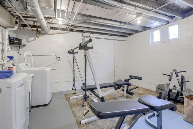 Building Photo - 3820 Chicago St