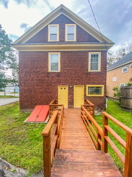 Building Photo - 71 Arsenal St