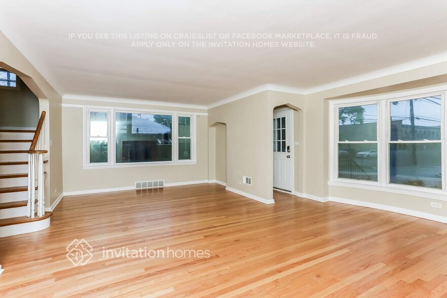 Building Photo - 9514 S Bell Ave