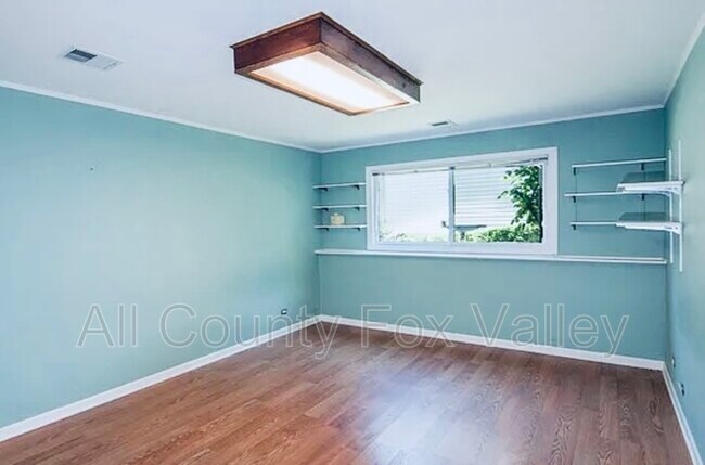 Building Photo - 633 W Briarcliff Rd