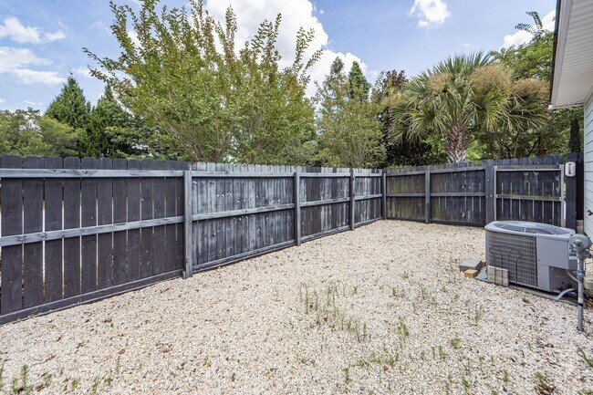 Building Photo - 4 Bedroom 3.5 Bath Townhouse in Kingsbridge at Park West - Mt Pleasant