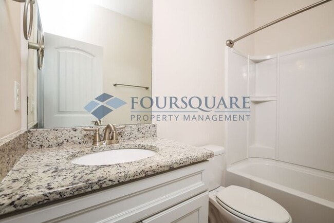 Building Photo - Elegant 3-Bed Townhome , Screened Porch & 2-Car Garage – Prime Davis Drive Location