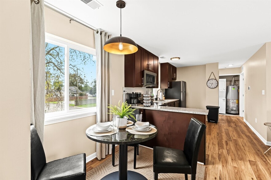 Building Photo - 18377 Sharon Ln