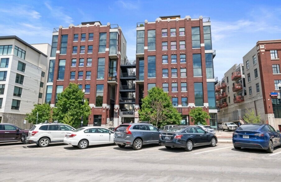 Building Photo - 360 Broadway