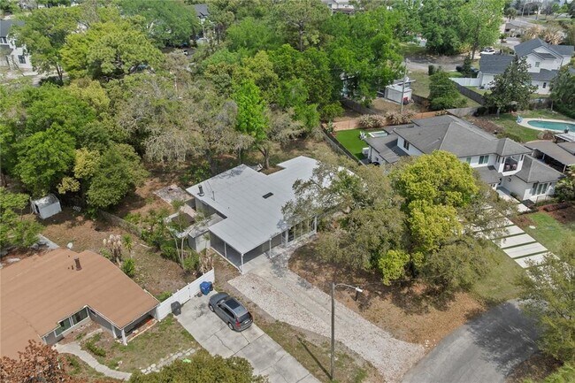 Building Photo - 2115 Sycamore Dr