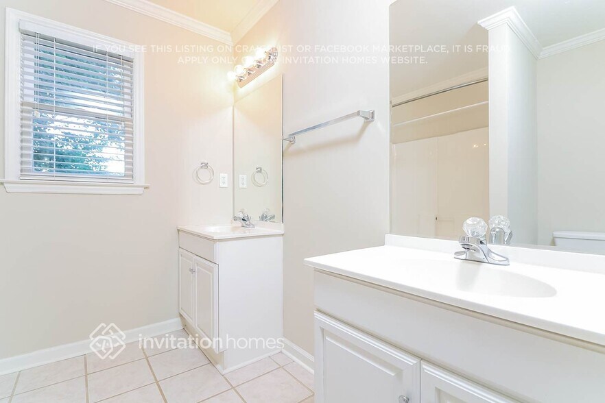 Building Photo - 3700 Turret Ct NE