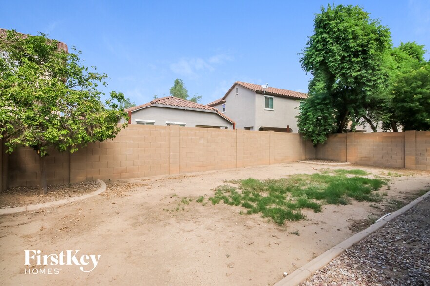 Building Photo - 3762 E Chickadee Rd