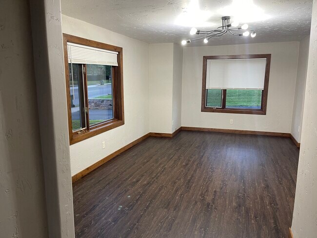 Building Photo - 317 S Main St