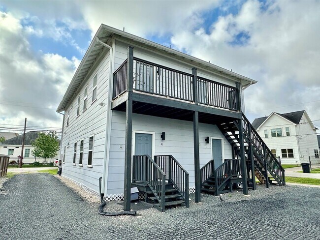 Building Photo - 225 N Everton St