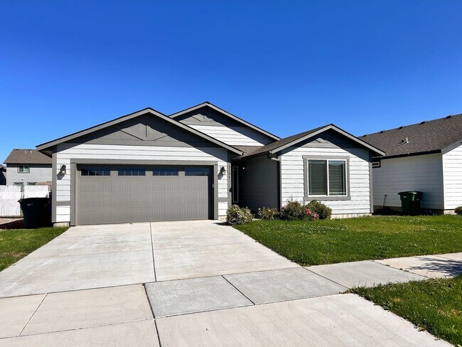 Building Photo - Stunning 3 Bed 2 Bath Rancher in Spokane V...