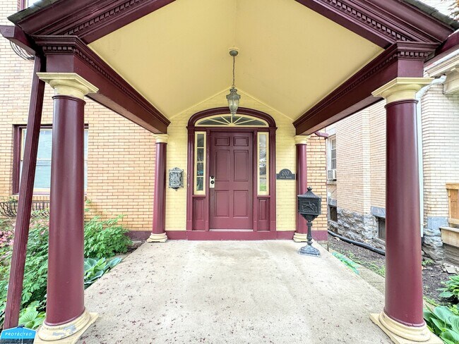Building Photo - 207 Giffin Ave