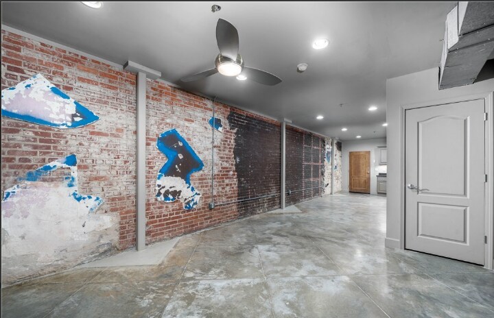 Building Photo - 2304 University Blvd