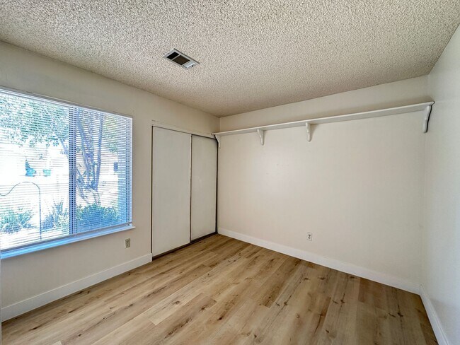 Building Photo - Desert Breeze Amd