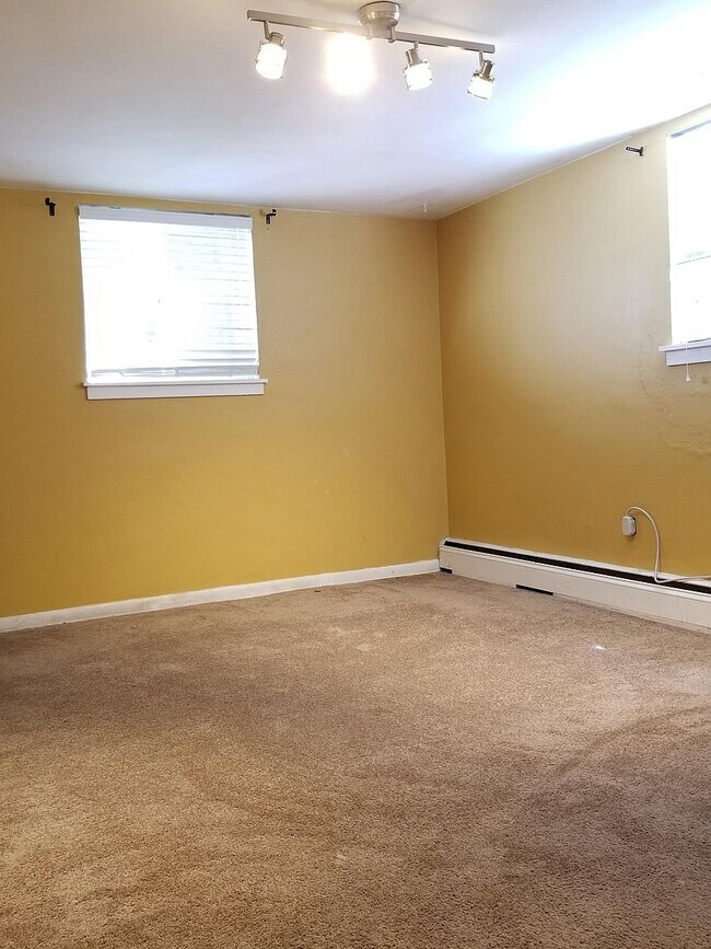 Building Photo - 146 Spa Dr