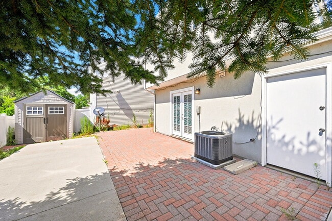 Building Photo - $2,345.95 with $1000 off the first month's rent, 3 Beds - 1 Bath, Single Family Home in Denver wi...