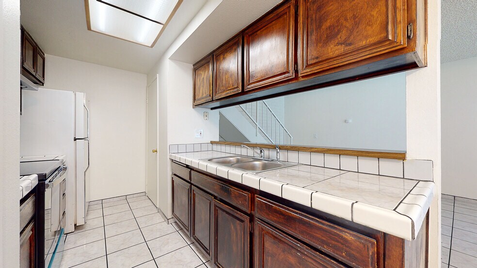Building Photo - 1125 W Calle del Sol
