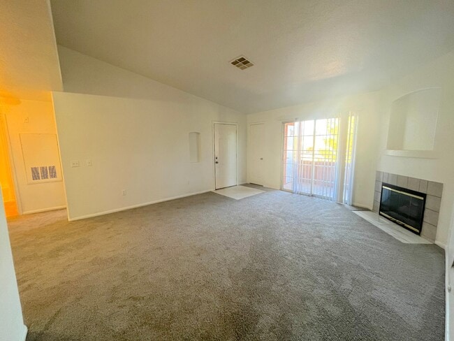 Building Photo - SPACIOUS 2BED/2BATH CONDO * SECOND FLOOR FLOOR UNIT*