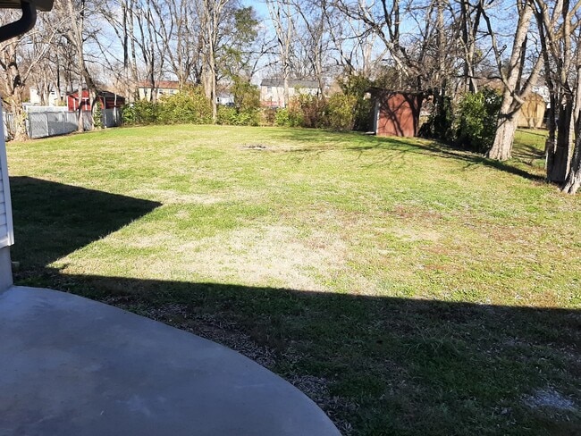 Building Photo - 234 Santa Monica Blvd