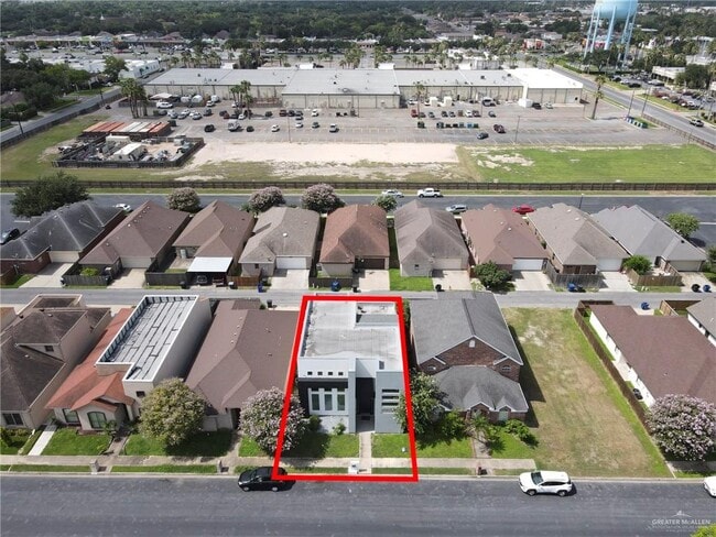 Building Photo - 18 Redbud Ave W