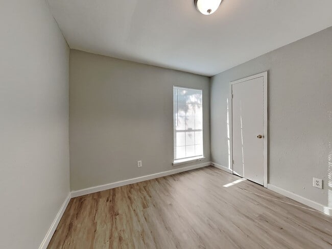 Building Photo - Remodeled 4-Bed, 2-Bath Home with Fenced Backyard in Mesquite, TX