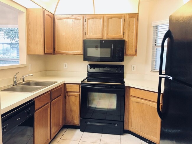 Building Photo - Wedgefield Golf Villa