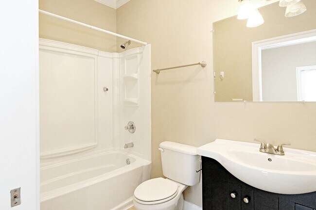 Building Photo - Charming Move-in Ready Downtown Home With Updates