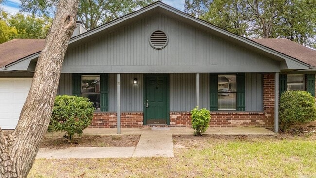 Building Photo - 19 Oak Forest Dr