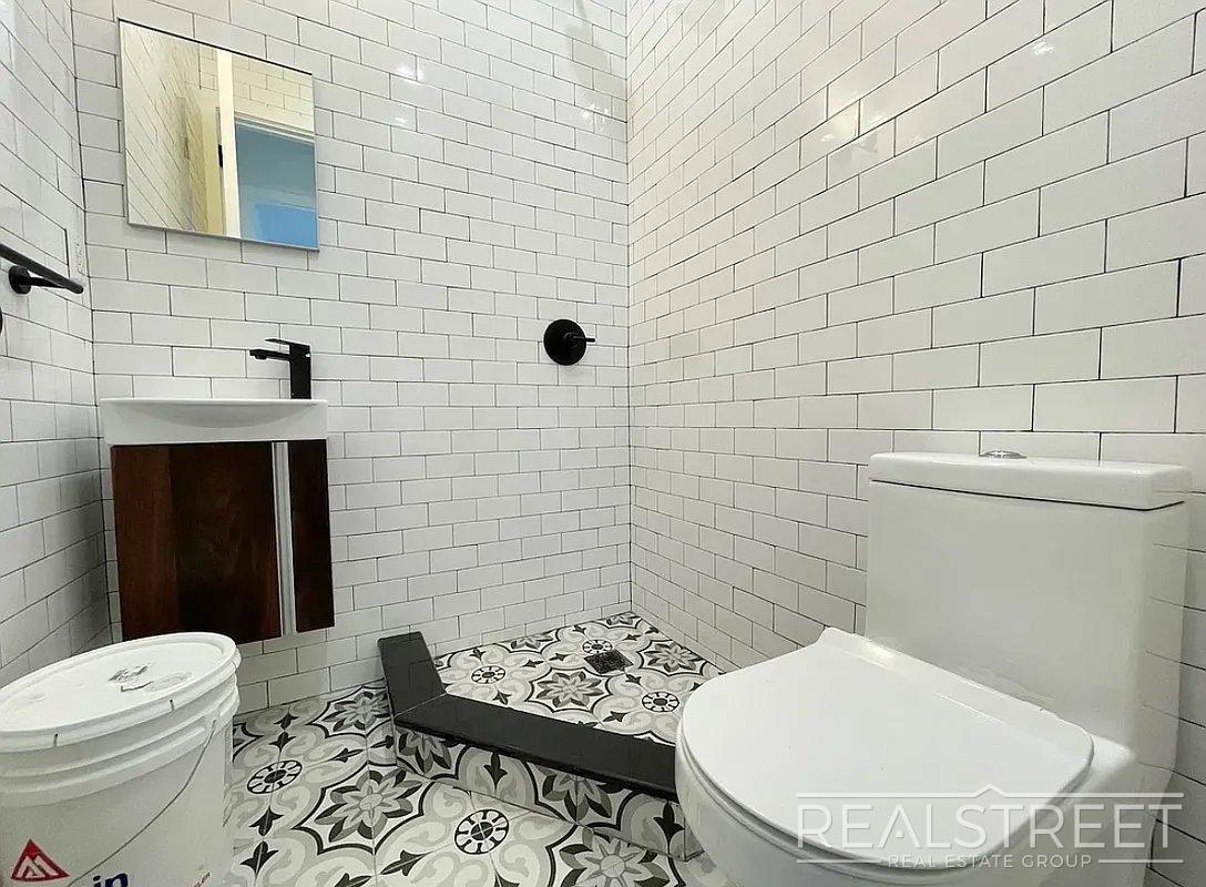 Building Photo - Brand New 3BR/2BA Duplex with Private Roof Terrace | Sunlit & Pet-Friendly