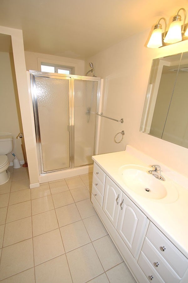Building Photo - UPDATED & WELL MAINTAINED 3 BED, 2 BATH SE...