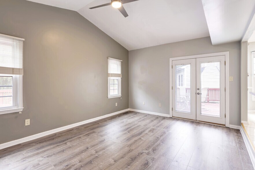 Building Photo - 8010 Old Parsonage Ct