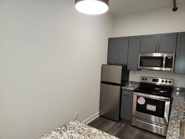 Building Photo - Blackstone-Convenient to Fort Pickett-Loft Apartment