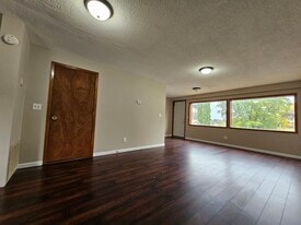 Building Photo - 107 W Park St