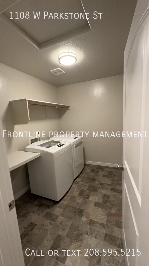 Building Photo - 1108 W Parkstone St