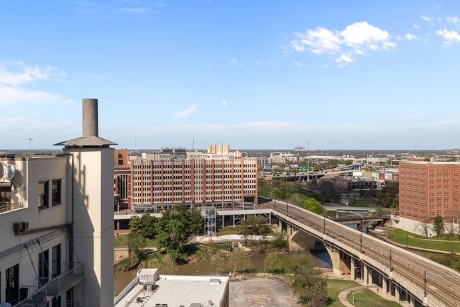 Building Photo - 915 Franklin St