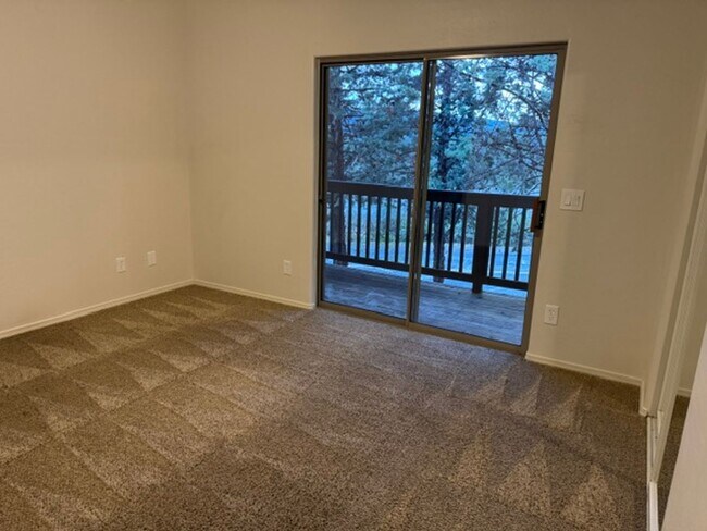 Building Photo - 4964 Summit Cir