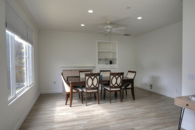 Building Photo - 543 Fireside Ln