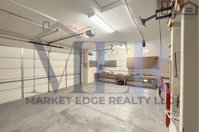 Building Photo - 3Bed/3Bath House in Buckeye! Ready for Immediate Move-In! -- Fenced-In Yard!!